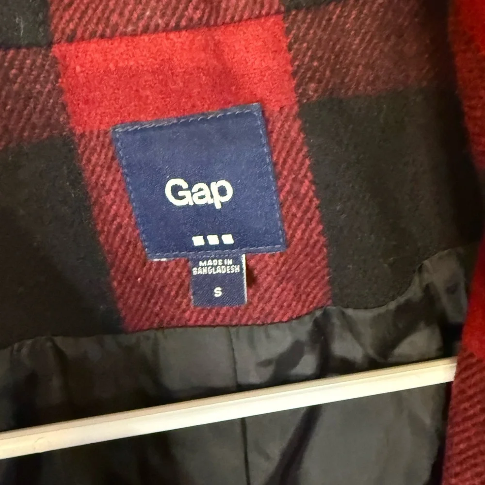 GAP Women's Checkered Pea Coat in Red and Black - Picture 5 of 12